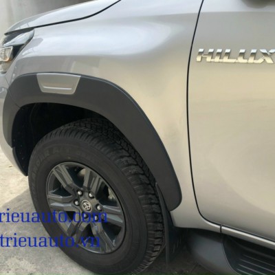 Ốp vè bánh xe Toyota Hilux