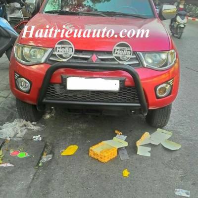 Ốp cản trước Triton