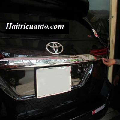 Tay mở cốp Fortuner 2017