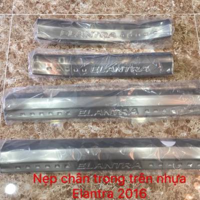 Nẹp bước chân trong Elantra