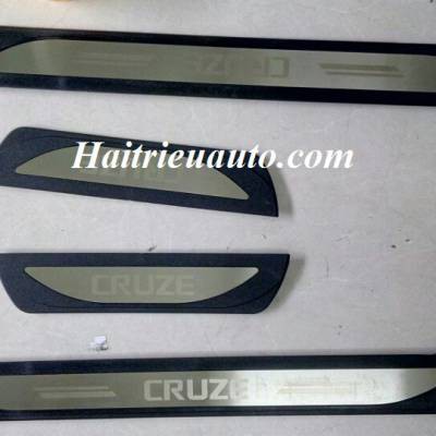 Nẹp bước chân không đèn Cruze