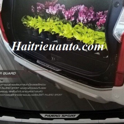 Chống trầy cốp sau Pajero Sport