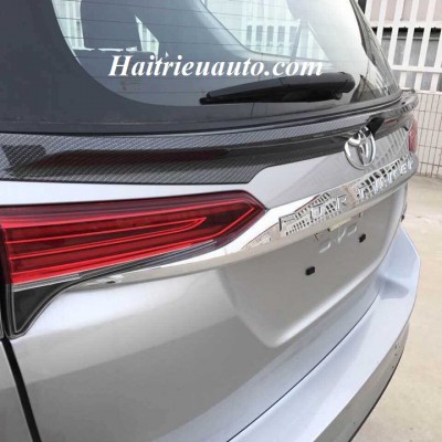 Đuôi cá chân kính hậu Fortuner 2017