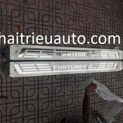 nẹp chống trầy bể bước ngo&agrave;i cho xe fortuner 