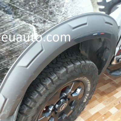 ốp cua lốp h&agrave;ng thailand  cho xe COLORADO