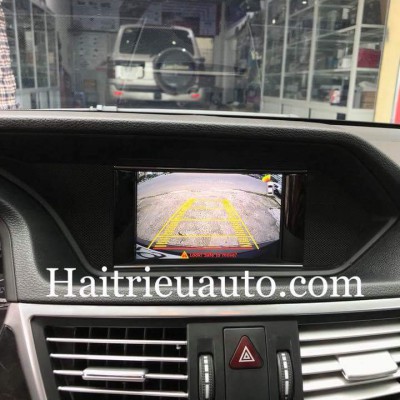 Lắp camera lùi cho xe Mercedes E250 2010