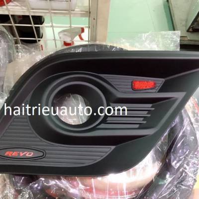 viền đ&egrave;n gầm xe hilux 2018