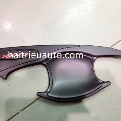 chén cửa xe hilux 2018