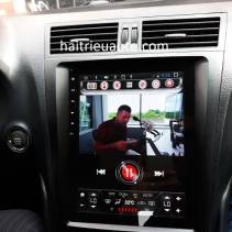 M&agrave;n h&igrave;nh tesla theo xe Lexus GS350
