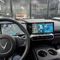 M&agrave;n h&igrave;nh đ&ocirc;i Vinfast Limo Green