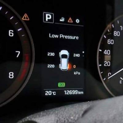 cảm biến áp suất lốp hiện thị trên taplo xe sedona