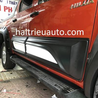 ốp cửa theo xe toyota Hilux
