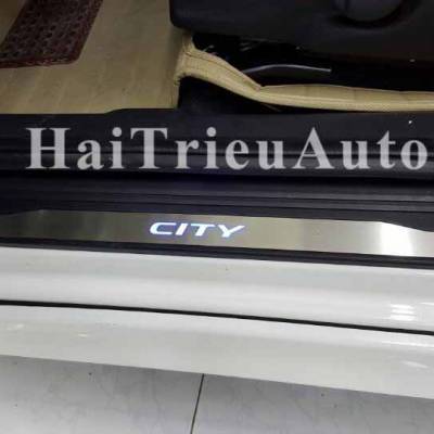 Nẹp bước chân có đèn led xe honda city