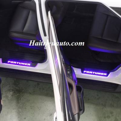 Nẹp bước chân có đèn Fortuner hàng Thái Lan