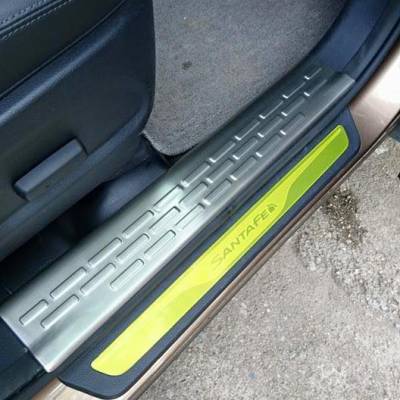 Nẹp bước chân trong Hyundai Santafe