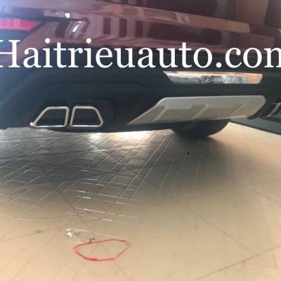 Ốp chia đôi pô Santafe 2017