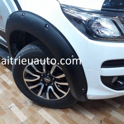 ốp cua lốp co đ&igrave;nh cho xe colorado  2018