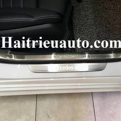 Nẹp bước chân trong Mercedes C300