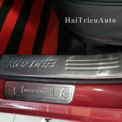 Ốp bậc trong, ngoài cho xe mazda 3