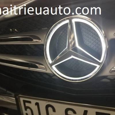 Logo đèn led theo xe Mercedes 