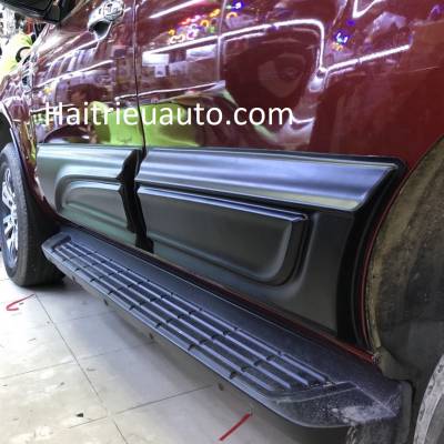 Ốp hông xe Ford Everest