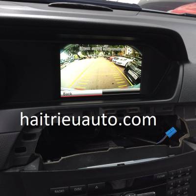 Lắp camera lùi cho xe Mercedes C300 2014