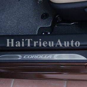 Ốp bậc trong xe altis