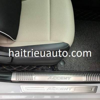 nẹp bước chân trong xe accent 2018