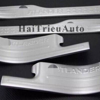 Ốp bậc trong xe outlander