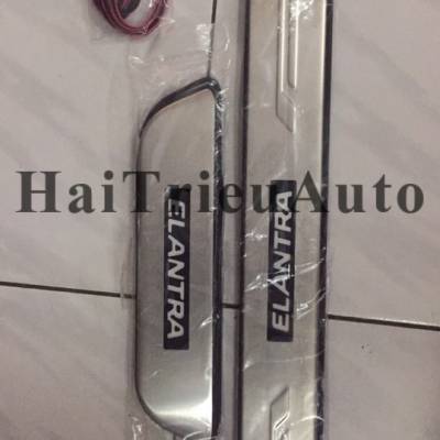 Nẹp bước chân vó đèn led cho xe elantra