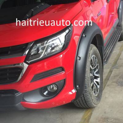 ốp cua lốp có đinh theo xe Colorado