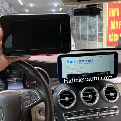 M&agrave;n h&igrave;nh theo xe Mercedes GLC 300