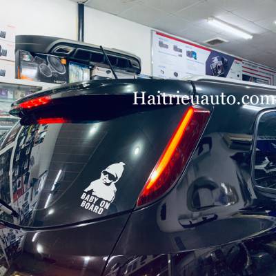 Đèn cột sau xe Ford Everest