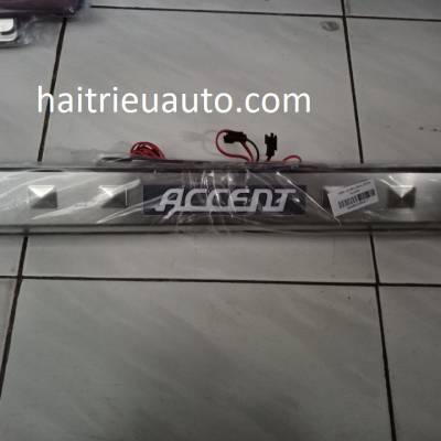 nẹp bước chân có đèn xe Accent 2018