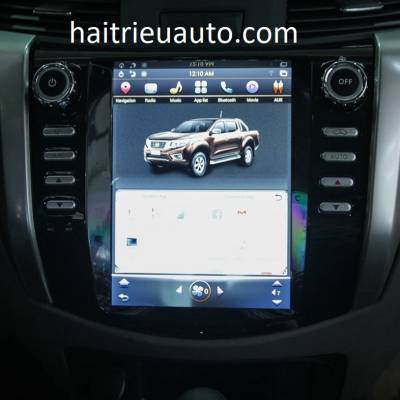 màn hình tesla xe Nissan Navara 2018