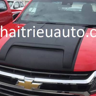 ốp trang tr&iacute; nắp capo xe Trailblazer