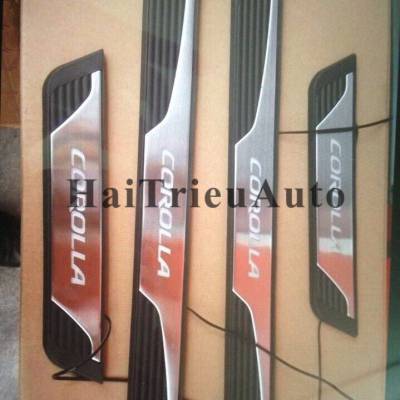 Nẹp bước ch&acirc;n c&oacute; đ&egrave;n led cao cấp xe corolla