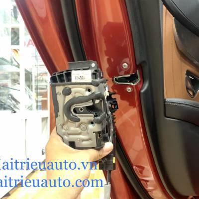 Cửa hít theo xe mercedes C 2020