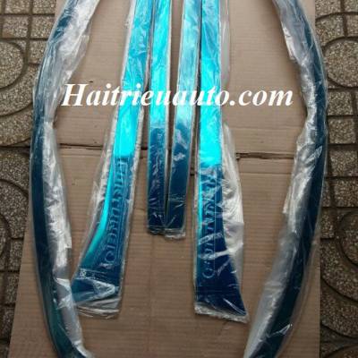 Viền khung k&iacute;nh Fortuner 2017