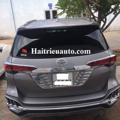 ốp trang trí biển số cho xe fortuner 2017