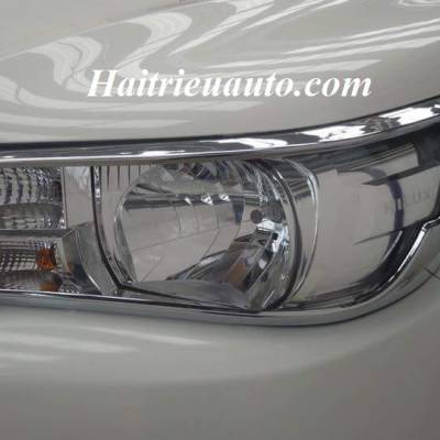 Viền đ&egrave;n trước Toyota Hilux 2017
