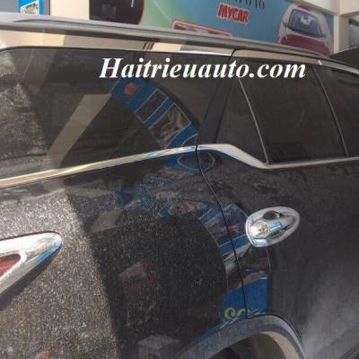 Viền khung k&iacute;nh Fortuner 2017