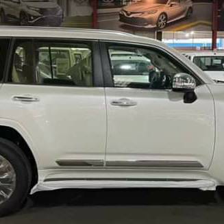 Ốp h&ocirc;ng xe Toyota Land Cruiser 2022