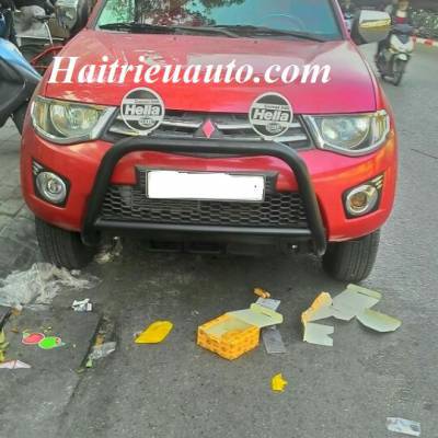 Ốp cản trước Triton