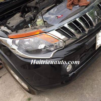 Viền đèn trước Mitsubishi Triton