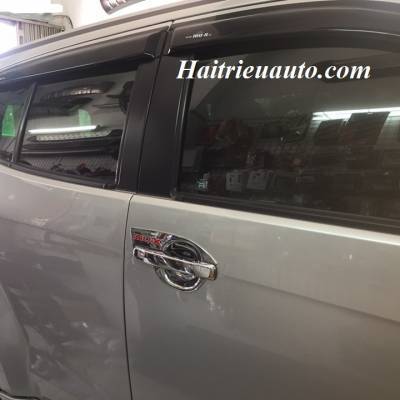 V&egrave; che mưa Isuzu MU-X h&agrave;ng Th&aacute;i Land