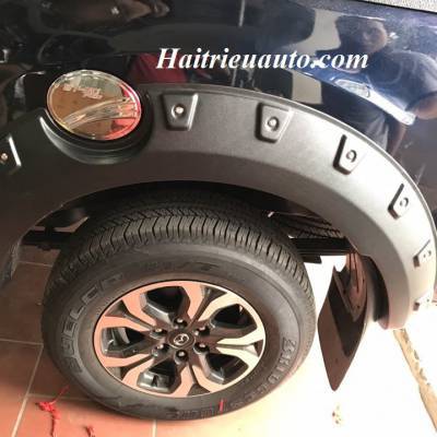 Ốp cua lốp Mazda BT50
