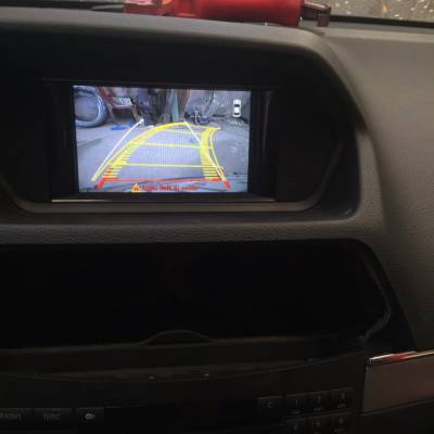 Lắp camera lùi cho xe Mercedes E350