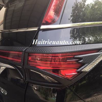 Viền đèn hậu cacbon Fortuner 2017