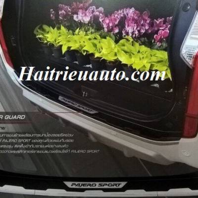 Chống trầy cốp sau Pajero Sport